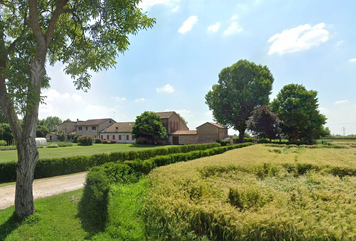 Veduta della corte e della campagna di Corte Rosina